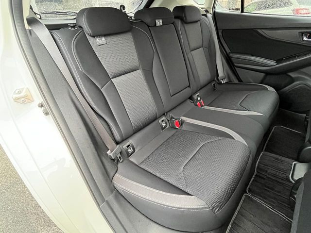 広々とした2列目シートは居住性が高く、居心地も快適!友達や家族とのお出かけにぴったりです。ベビーシートやチャイルドシート使用時も快適にお過ごしいただける十分な空間を確保しています。