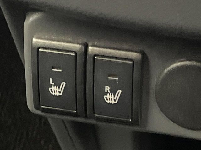 【シートヒーター】寒い日に重宝するシートヒーター!エアコンより早く温まってくれるので寒がりの人も安心ですね♪エアコンの温風は乾燥するから苦手、という方にもをおすすめです。