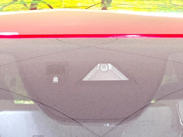 �y�X�}�[�g�u���[�L�T�|�[�g�z���s���ɑO���̎ԗ�����F�����A�Փ˂������Ȏ��͌x��ƃu���[�L�ŏՓˉ���Ɣ�Q�y�����A�V�X�g�B�����S�Ƀh���C�u�����y���݂��������܂��B