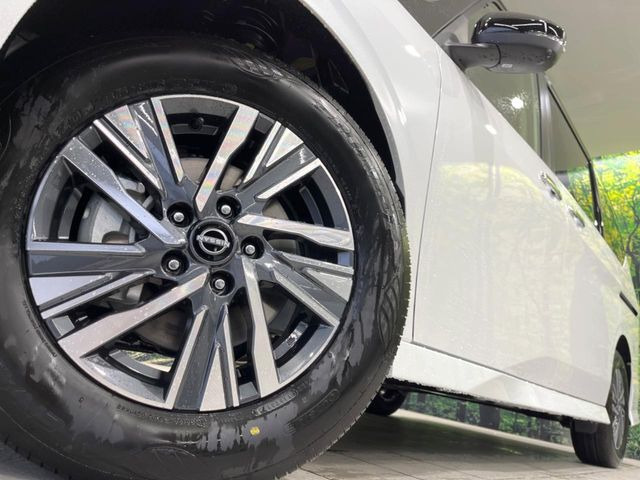 �y����16�C���`�A���~�z�C�[���z�O�ςɃ}�b�`���������A���~�z�C�[���𑕒����Ă���܂��B�e��ЊO�A���~�z�C�[����A�X�^�b�h���X�^�C�����戵�����Ă���܂��B���񂲑��k����������