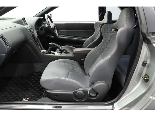 ドライブレコーダーやGPSレーダーの取り付け、タイヤ交換や各部品塗装等もお安い価格にてご案内可能です。東京海上日動代理店となりますので、保険のご提案もお任せ下さい。