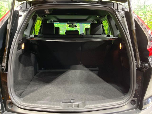 【ハンズフリーパワーバックドア】リアバンパー下部に足先を出し入れするだけでバックドアが自動で開閉♪両手が荷物でふさがっている時でもラクラク開閉操作が行えます!