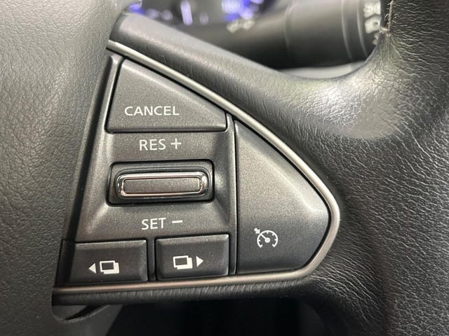 【クルーズコントロール】高速道路もラクラク走行。アクセルを離しても一定速度で走行ができ、長距離運転時の負担を軽減!加速・減速も簡単なスイッチ操作で調整できます。