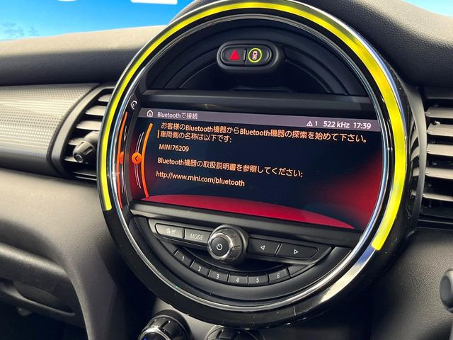 ��Bluetooth:���莝���̃X�}�[�g�t�H���ȂǂƐڑ����A�n���Y�t���[�ʘb��Տꊴ����~���[�W�b�N�Đ������y���݂��������܂��B�����ڑ��ł��̂Ŕς킵��������܂����