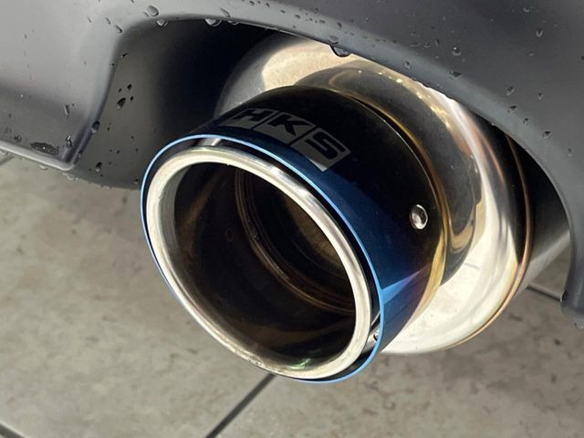 【HKS製マフラー】純正にはない個性あふれる「後ろ姿」を演出するHKSマフラー付き!ビジュアル・サウンド共にこだわりの一台に仕上がっております♪