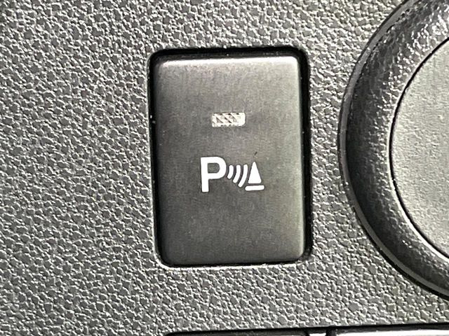 【コーナーセンサー】バンパーに付いたセンサーが障害物を検知!一定の距離に近づくとアラートで教えてくれます♪狭い駐車スペースや車庫入れ時も安心ですね☆