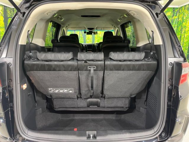 積み下ろしのしやすいデッキにはたっぷりと荷物を積み込んでいただけます。遊びから仕事まで、様々なシーンで頼れます♪