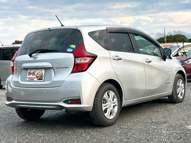 お車のご購入からオイル交換・整備・車検・任意保険・修理・鈑金何でもお任せ下さい!親切・丁寧にご対応致します♪