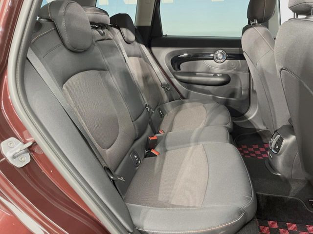 ●後部座席も気になるようなキズ・汚れやへたり等、大きなダメージはなく、良好な状態です。