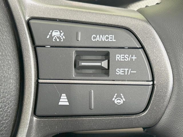 【アダプティブクルーズコントロール】高速道路での長距離走行が楽に!!自動で速度を保つクルーズコントロールが、衝突軽減システムと連携し、前方の車両を感知して車間を保つように速度調節してくれます!!