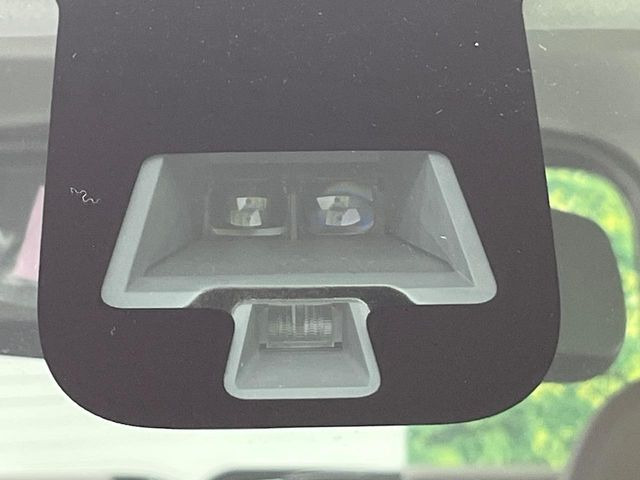 �y�G�}�[�W�F���V�[�u���[�L�z���s���ɑO���̎ԗ�����F�����A�Փ˂������Ȏ��͌x��ƃu���[�L�ŏՓˉ���Ɣ�Q�y�����A�V�X�g�B�����S�Ƀh���C�u�����y���݂��������܂��B