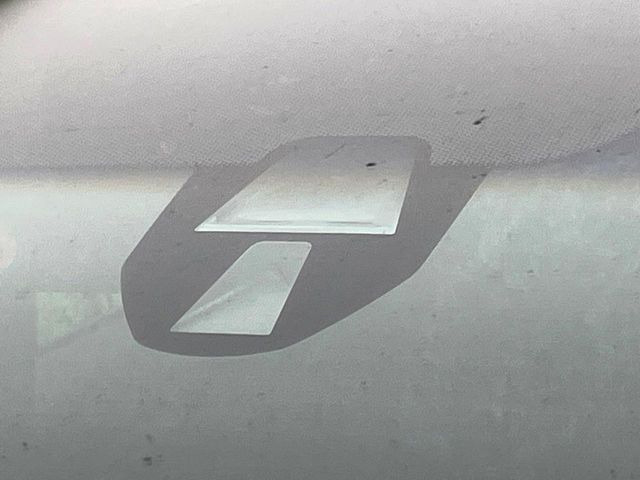 【シティブレーキアクティブシステム】低速走行中に前方の車両等を認識し、衝突しそうな時は警報とブレーキで衝突回避と被害軽減をアシスト。より安全にドライブをお楽しみいただけます。