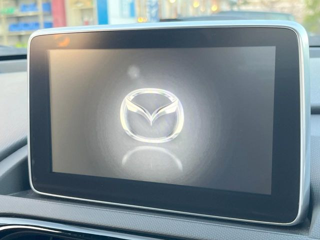 �y�}�c�_�R�l�N�g�i�r�z�ԓ��̕��͋C�Ƀ}�b�`������̌^�^�C�v�̃i�r�B�e����q�ݒ��Bluetooth�Đ����A�l�X�ȋ@�\���y���߂܂��B�����I�ȃ_�C�������삪�\�ŁA�g��������ǍD�ł��B