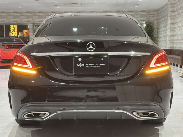 【屋内展示場完備】雨が降っても風が吹いても、暑くても寒くてもゆっくりお車をご覧いただけます&rArr;