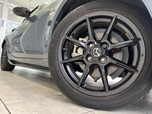 【純正16インチアルミホイール】外観にマッチした純正アルミホイールを装着しております。各種社外アルミホイールや、スタッドレスタイヤも取扱いしております。是非ご相談ください♪