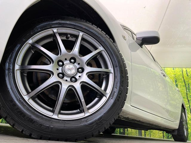 【16インチアルミホイール】外観にマッチしたアルミホイールを装着しております。各種アルミホイールや、スタッドレスタイヤも取扱いしております。是非ご相談ください♪