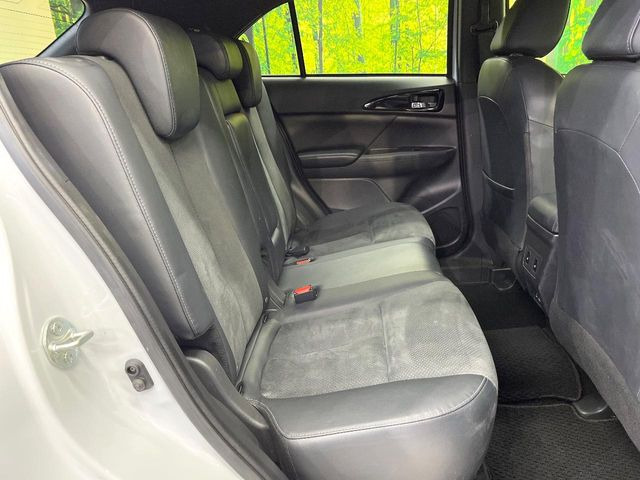 後部座席も気になるようなキズ・汚れやへたり等、大きなダメージはなく、良好な状態です。
