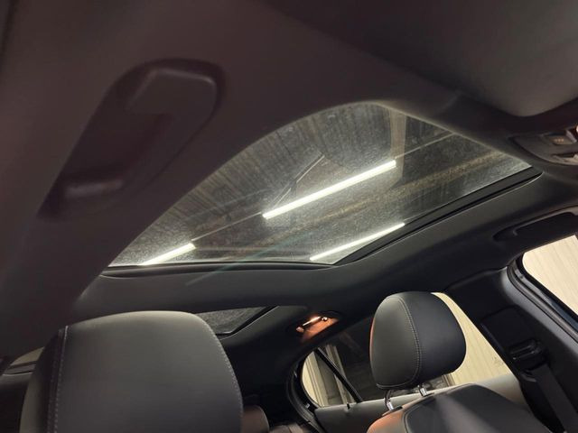 ���p�m���~�b�N�X���C�f�B���O���[�t::�唗�͂̃p�m���}���[�t�́A�㕔���Ȃɂ܂ő����Ă���A�J���I�ȋ�Ԃ����y���݂��������܂��B