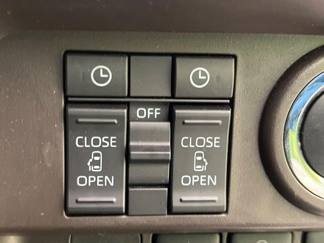 【両側パワースライドドア】スマートキーや運転席のスイッチで後席両側スライドドアの開閉が可能♪電動だから力を入れてドアを開ける必要が無く、小さなお子様でも簡単に開け閉めでき快適です♪