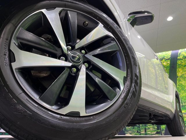 【純正18インチアルミホイール】外観にマッチした純正アルミホイールを装着しております。各種社外アルミホイールや、スタッドレスタイヤも取扱いしております。是非ご相談ください♪