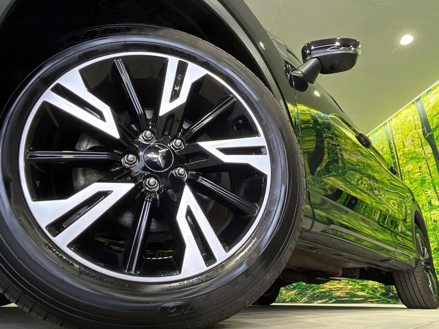 �y����18�C���`�A���~�z�C�[���z�O�ςɃ}�b�`���������A���~�z�C�[���𑕒����Ă���܂��B�e��ЊO�A���~�z�C�[����A�X�^�b�h���X�^�C�����戵�����Ă���܂��B���񂲑��k����������