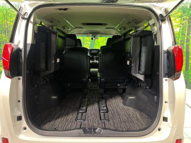 ���i�̂���������ʋ΁A���}���ɏ\���ȉ׎��X�y�[�X���m�ۂ��Ă���܂��B�Z�J���h�V�[�g��|���ƁA�傫�ȉו��̐ύڂ��\�ł���