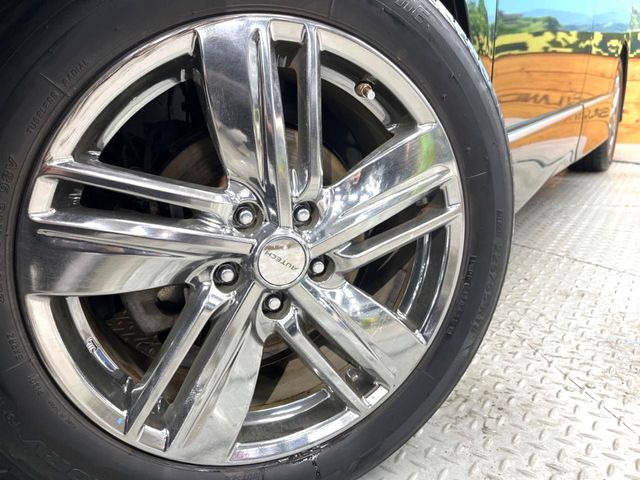 �y����18�C���`�A���~�z�C�[���z�O�ςɃ}�b�`���������A���~�z�C�[���𑕒����Ă���܂��B�e��ЊO�A���~�z�C�[����A�X�^�b�h���X�^�C�����戵�����Ă���܂��B���񂲑��k����������