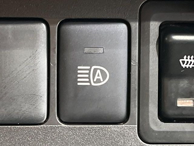 【オートマチックハイビーム】夜間の安全走行に役立つ便利な機能!先行車や対向車を検知し、ハイビームとロービームを切り替えてくれます♪