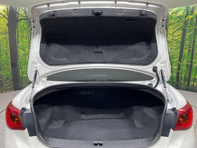 積み下ろしのしやすいデッキにはたっぷりと荷物を積み込んでいただけます。遊びから仕事まで、様々なシーンで頼れます♪