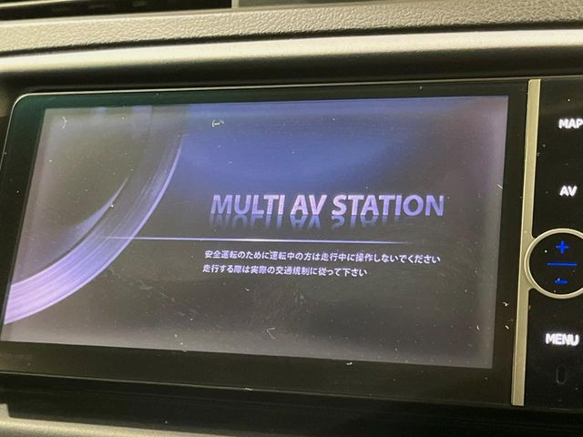 �y�����i�r�z�l�C�̏����i�r�𑕔����Ă���܂��B�i�r�̎g���₷���͂������A�I�[�f�B�I�@�\���[��!�L�����v�◷�s�͂������A�ʋ΂┃�����ȂǕ��i�̃h���C�u���y�����Ȃ�͂���