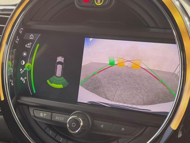 ●バックカメラ:便利な【バックカメラ】で安全確認もできます。駐車が苦手な方にもオススメな便利機能です。