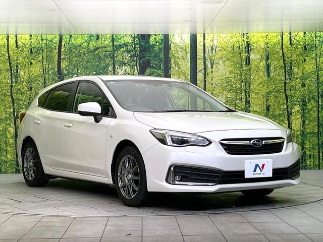 高透明度のガラス皮膜で撥水はもちろん、上質なツヤ・光沢を実現。紫外線や酸性雨から大切な愛車を保護し、色あせ・劣化を防止。「弾スプラッシュコート」、「弾プリミッサコート」からお選びいただけます。