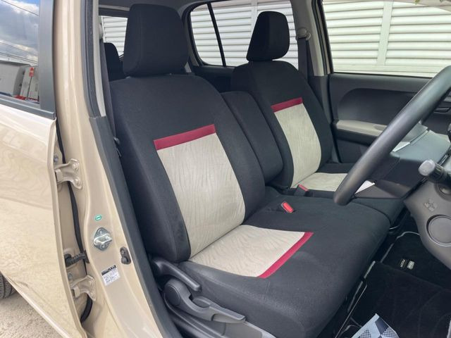 運転席シート廻りは使用感も少なく、良好な状態となっています。丁寧に使われていたことがよくわかりますね。