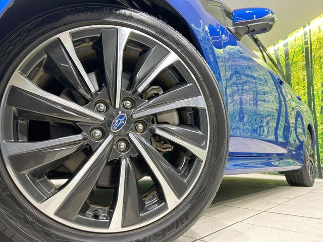 【純正18インチアルミホイール】外観にマッチした純正アルミホイールを装着しております。各種社外アルミホイールや、スタッドレスタイヤも取扱いしております。是非ご相談ください♪