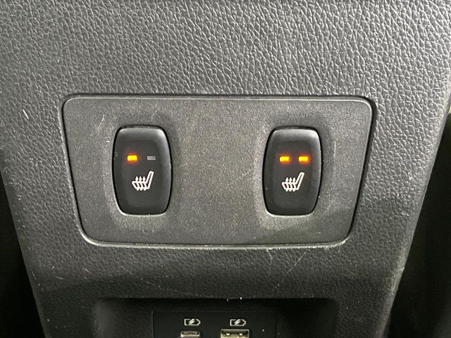 【前席+後席シートヒーター】寒い日に重宝するシートヒーターを後席にも装備!エアコンより早く温まってくれるので寒がりの人も安心ですね♪エアコンの温風は乾燥するから苦手、という方にもをおすすめです。