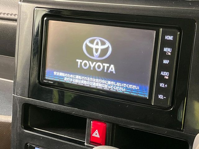 【純正ナビ】人気の純正ナビを装備しております。ナビの使いやすさはもちろん、オーディオ機能も充実!キャンプや旅行はもちろん、通勤や買い物など普段のドライブも楽しくなるはず♪