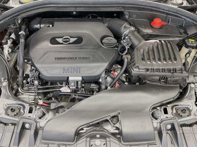 ●当店では、各メーカーの専用診断テスターを導入。国家資格を持つテクニカルスタッフも常駐しておりますので、万が一の際にも安心してご利用いただけます。