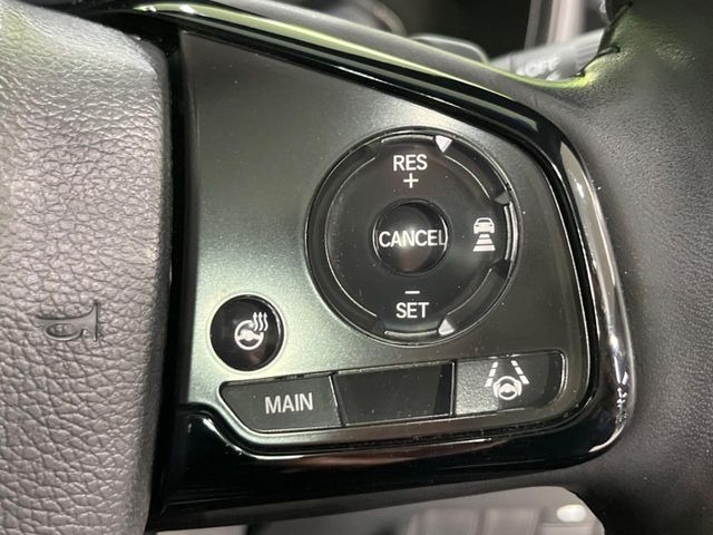 【アダプティブクルーズコントロール】高速道路での長距離走行が楽に!!自動で速度を保つクルーズコントロールが、衝突軽減システムと連携し、前方の車両を感知して車間を保つように速度調節してくれます!!