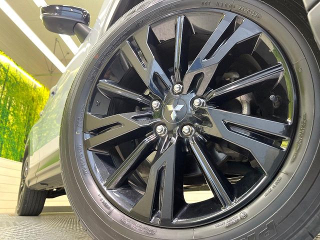 【純正18インチアルミホイール】外観にマッチした純正アルミホイールを装着しております。各種社外アルミホイールや、スタッドレスタイヤも取扱いしております。是非ご相談ください♪