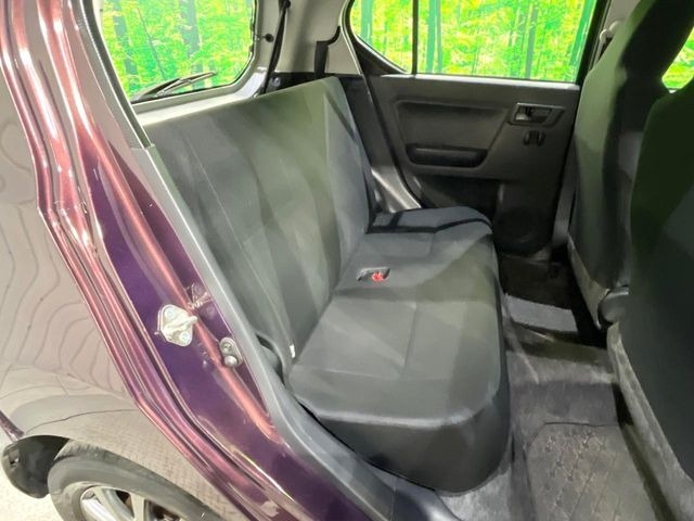 後部座席も気になるようなキズ・汚れやへたり等、大きなダメージはなく、良好な状態です。