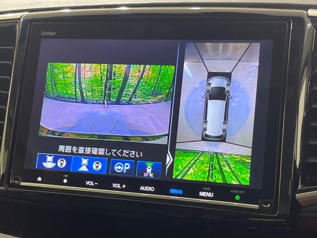 【マルチビューカメラシステム】専用のカメラにより、上から見下ろしたような視点で360度クルマの周囲を確認することができます☆死角部分も確認しやすく、狭い場所での切り返しや駐車もスムーズに行えます。