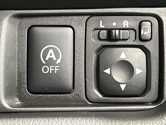 【アイドリングストップ】赤信号や渋滞で停車した際にエンジンを停止し、無駄な燃料の消費を抑えます。燃費向上や環境保護につなげる機能♪エンジンはブレーキを離せば再始動します。