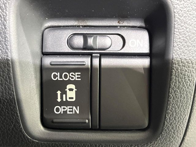 【パワースライドドア】スマートキーや運転席のスイッチでスライドドアの開閉が可能♪電動だから力を入れてドアを開ける必要が無く、小さいお子様でも、重い荷物を持っている時もラクに開け閉めできます♪