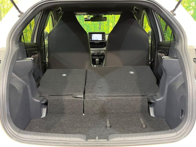 ���i�̂���������ʋ΁A���}���ɏ\���ȉ׎��X�y�[�X���m�ۂ��Ă���܂��B�Z�J���h�V�[�g��|���ƁA�傫�ȉו��̐ύڂ��\�ł���