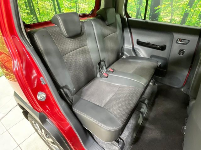 後部座席も気になるようなキズ・汚れやへたり等、大きなダメージはなく、良好な状態です。