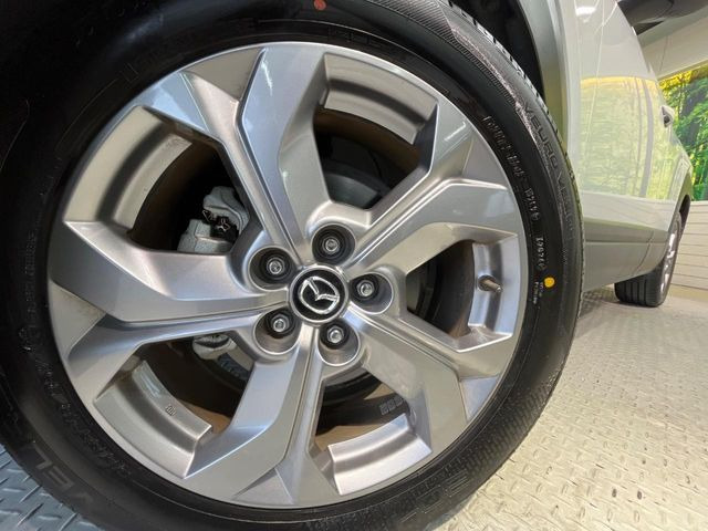 �y����18�C���`�A���~�z�C�[���z�O�ςɃ}�b�`���������A���~�z�C�[���𑕒����Ă���܂��B�e��ЊO�A���~�z�C�[����A�X�^�b�h���X�^�C�����戵�����Ă���܂��B���񂲑��k����������