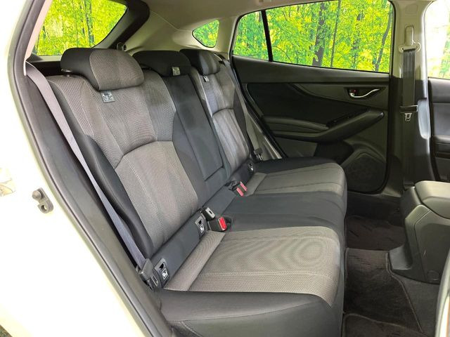 後部座席も気になるようなキズ・汚れやへたり等、大きなダメージはなく、良好な状態です。