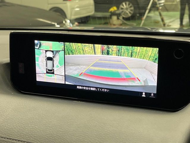 �y360&deg;�r���[���j�^�[�z�O�㍶�E�̃J�����̉f�������j�^�[�ɕ\���B�^�ォ�猩�Ă���悤�Ȏ��_�Ŏ��͂��m�F�ł��܂��B