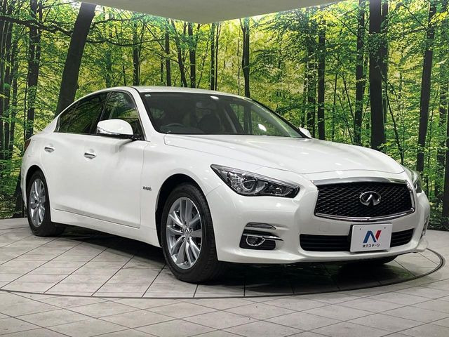 高透明度のガラス皮膜で撥水はもちろん、上質なツヤ・光沢を実現。紫外線や酸性雨から大切な愛車を保護し、色あせ・劣化を防止。「弾スプラッシュコート」、「弾プリミッサコート」からお選びいただけます。