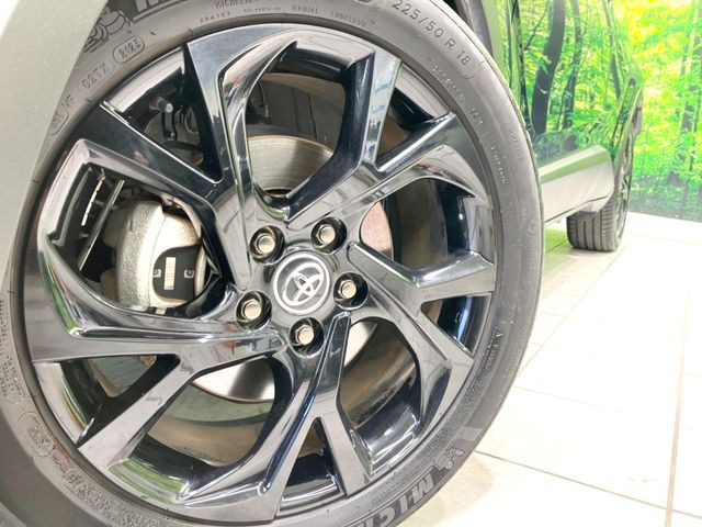 【純正18インチアルミホイール】外観にマッチした純正アルミホイールを装着しております。各種社外アルミホイールや、スタッドレスタイヤも取扱いしております。是非ご相談ください♪